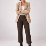 pantalon-de-mujer-recto-con-vuelta-cuadros-marron-sissus-lopezientos.jpg