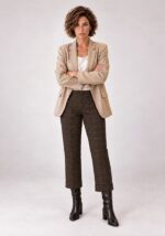 pantalon-de-mujer-recto-con-vuelta-cuadros-marron-sissus-lopezientos.jpg