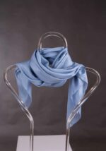 panuelo-caramelo-seda-azul-lopezientos.jpg