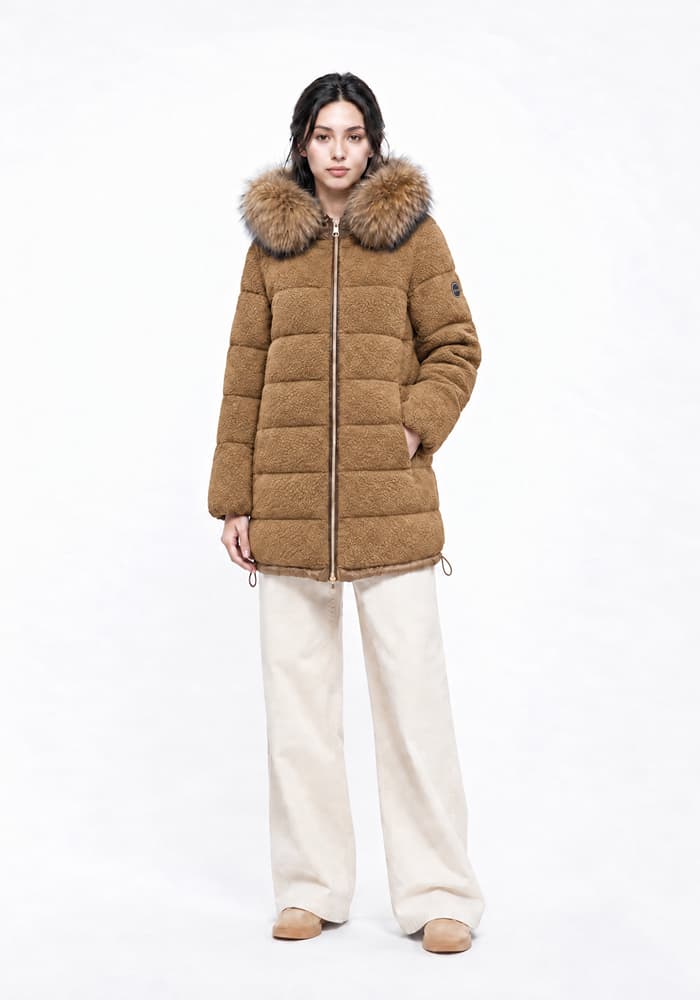 plumas-de-mujer-acolchado-borreguillo-capucha-pelo-camila-camel-donjaz-lopezientos.jpg